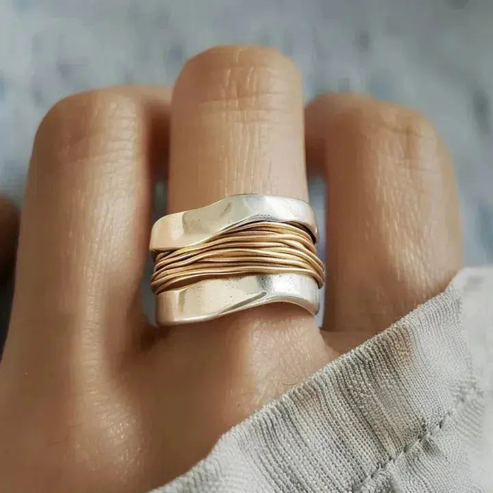 Carmen - Bague en argent avec un élégant fil doré