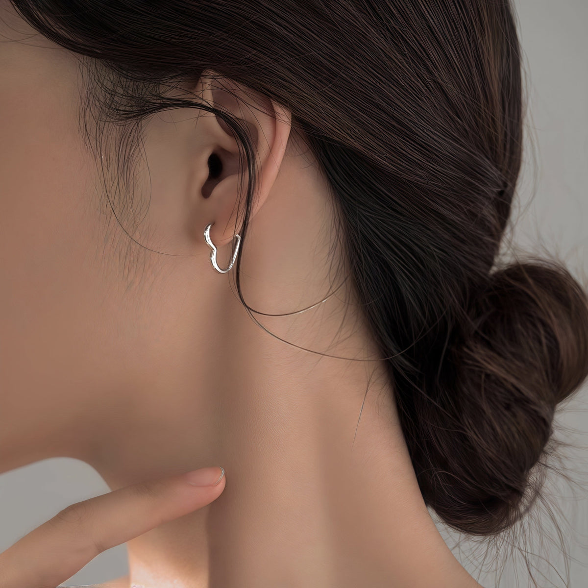 Pilar - Élégantes boucles d’oreilles dorées en forme de cœur en acier inoxydable