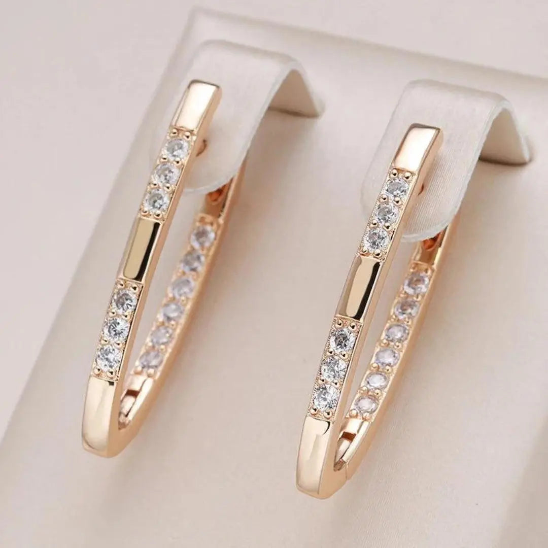 Boucles d'oreilles sophistiquées avec des pierres en zircon