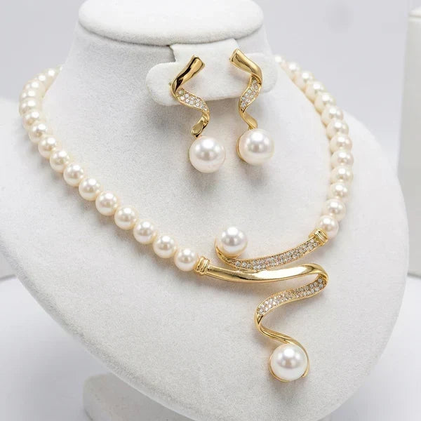 Almudena - Élégante parure composée d’un collier et de boucles d’oreilles avec perles naturelles