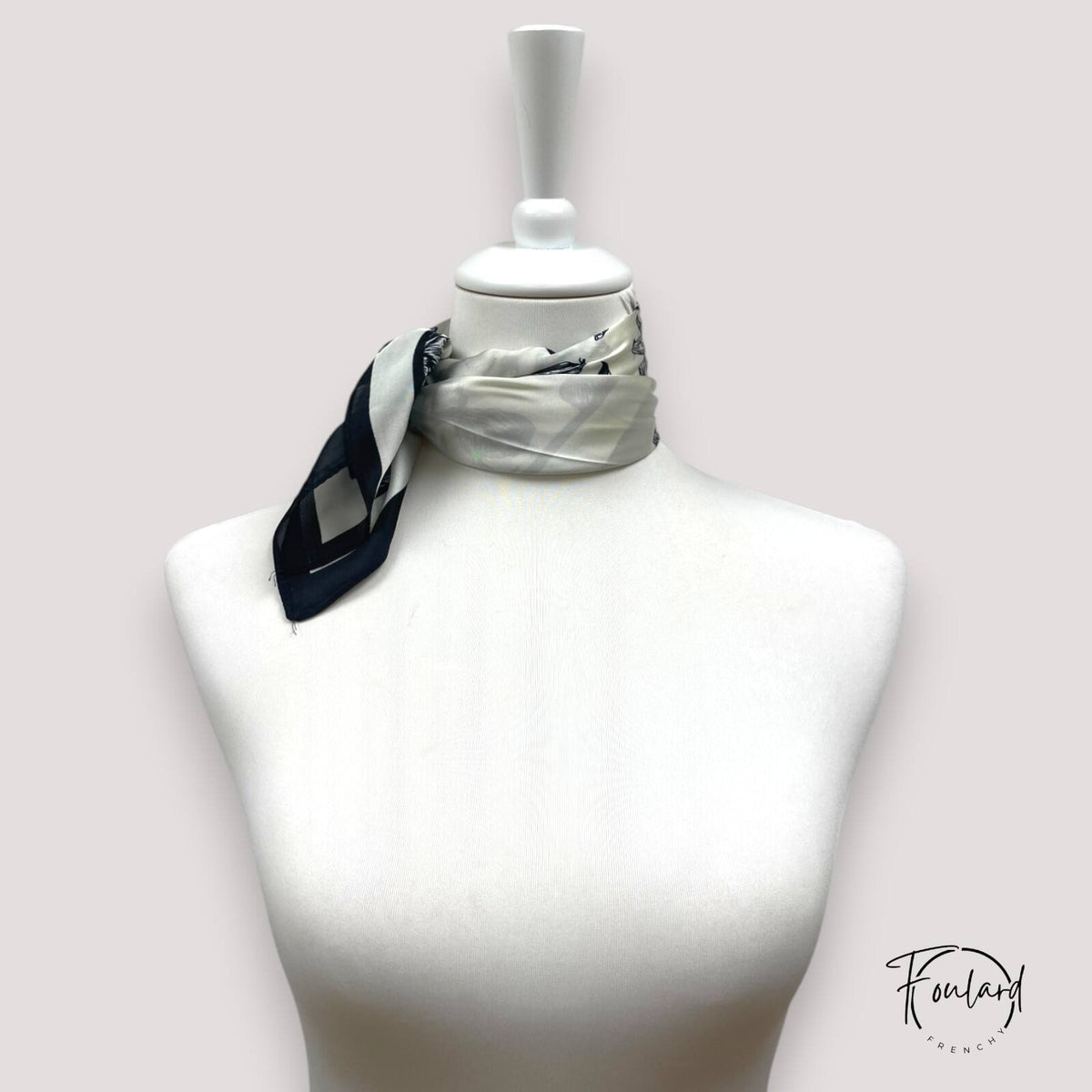 Carole | Foulard carré floral contrasté