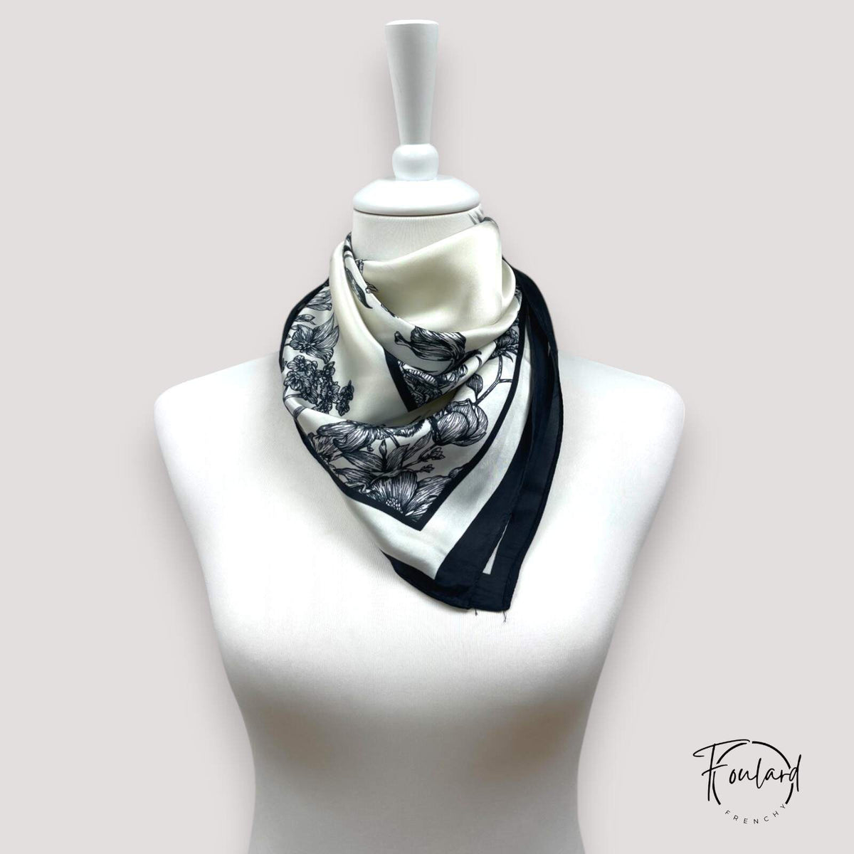 Carole | Foulard carré floral contrasté