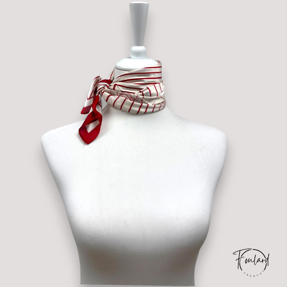 Cassandre | Foulard carré fleurs stylisées