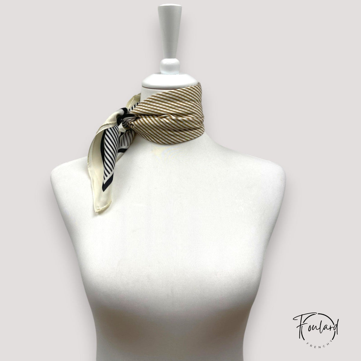 Corinne | Foulard carré rayures fines
