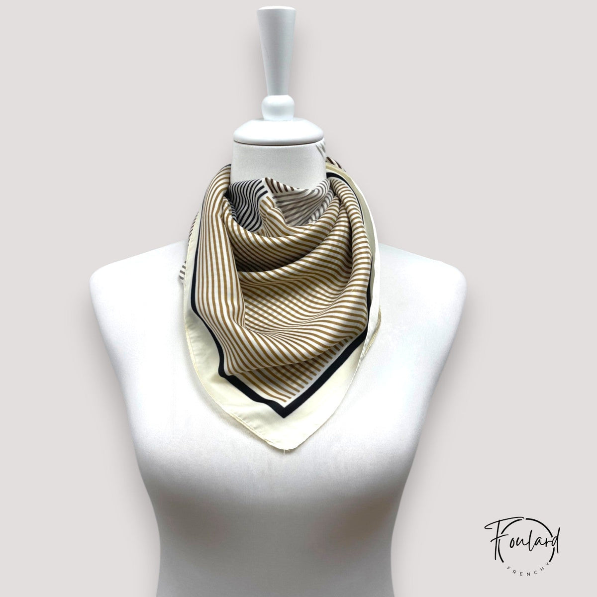 Corinne | Foulard carré rayures fines