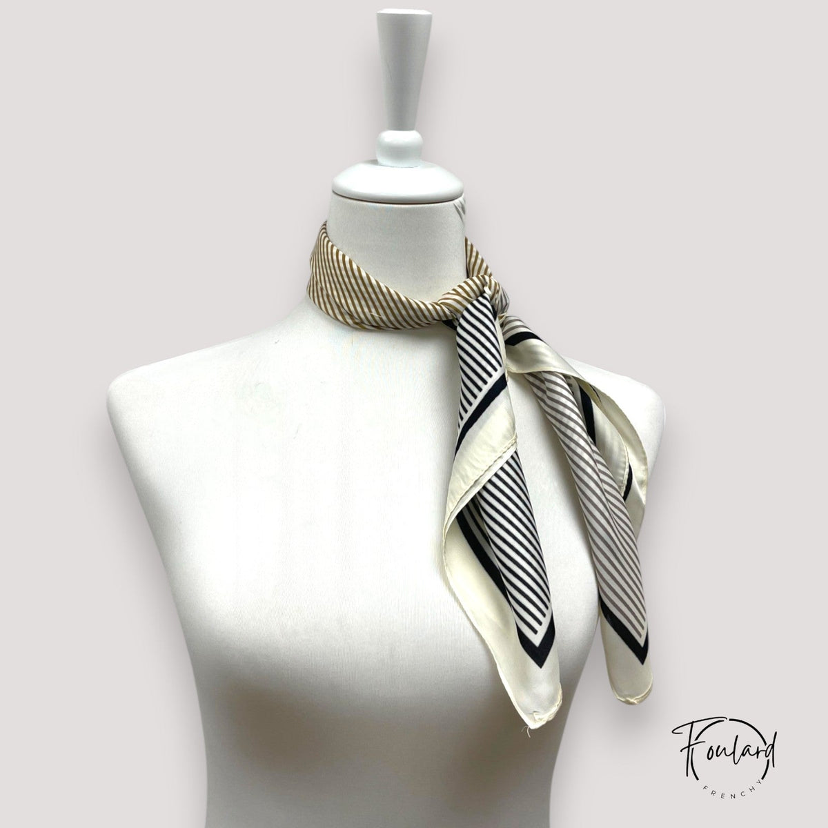 Corinne | Foulard carré rayures fines