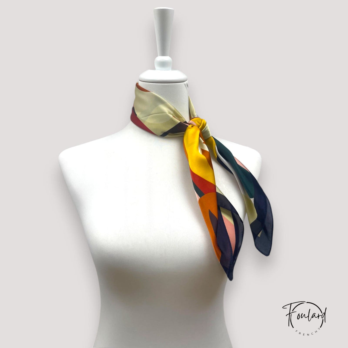 Clarisse | Foulard carré fleurs graphiques