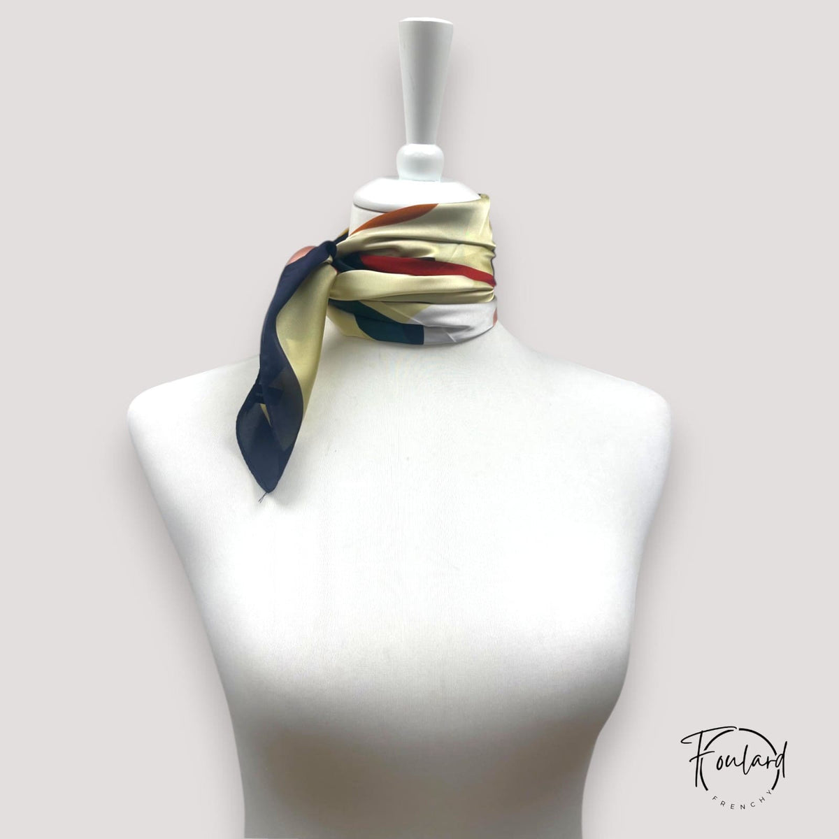 Clarisse | Foulard carré fleurs graphiques