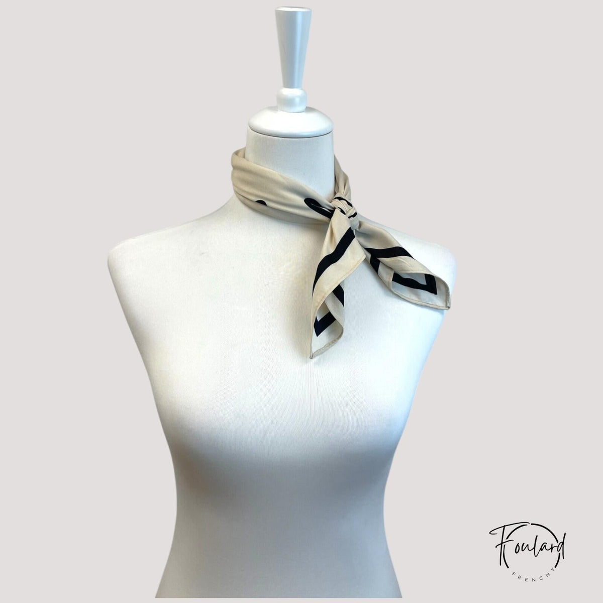 Charlène | Foulard carré motif nœud