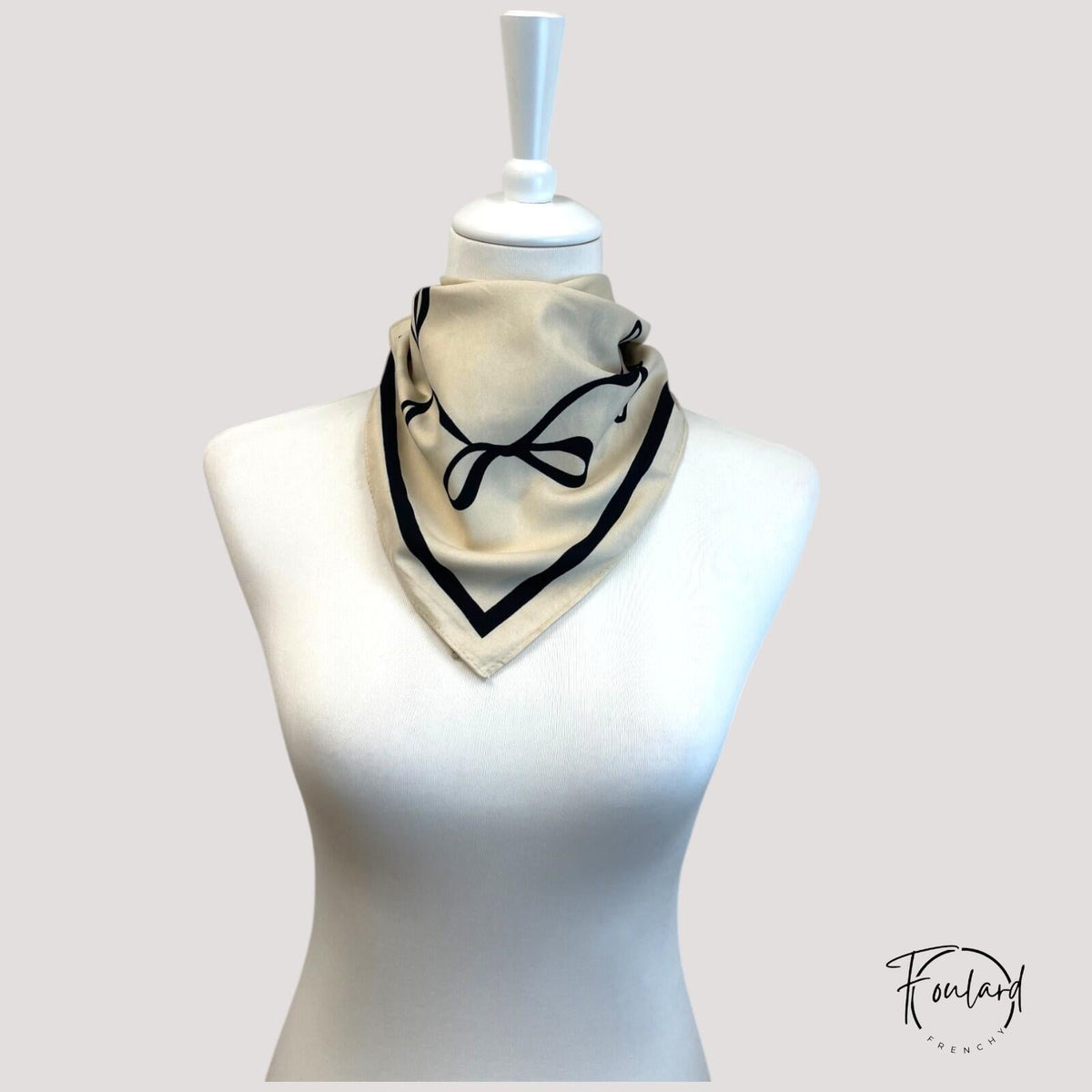 Charlène | Foulard carré motif nœud