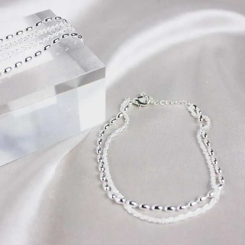 Amparo - Élégant ensemble de bracelets argentés avec des pierres en zircone cubique