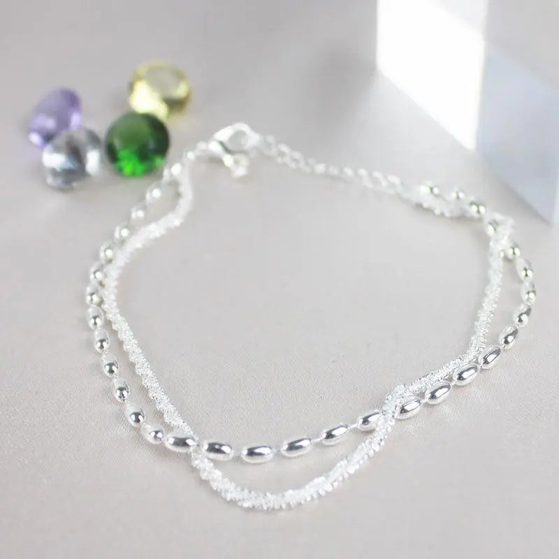 Amparo - Élégant ensemble de bracelets argentés avec des pierres en zircone cubique