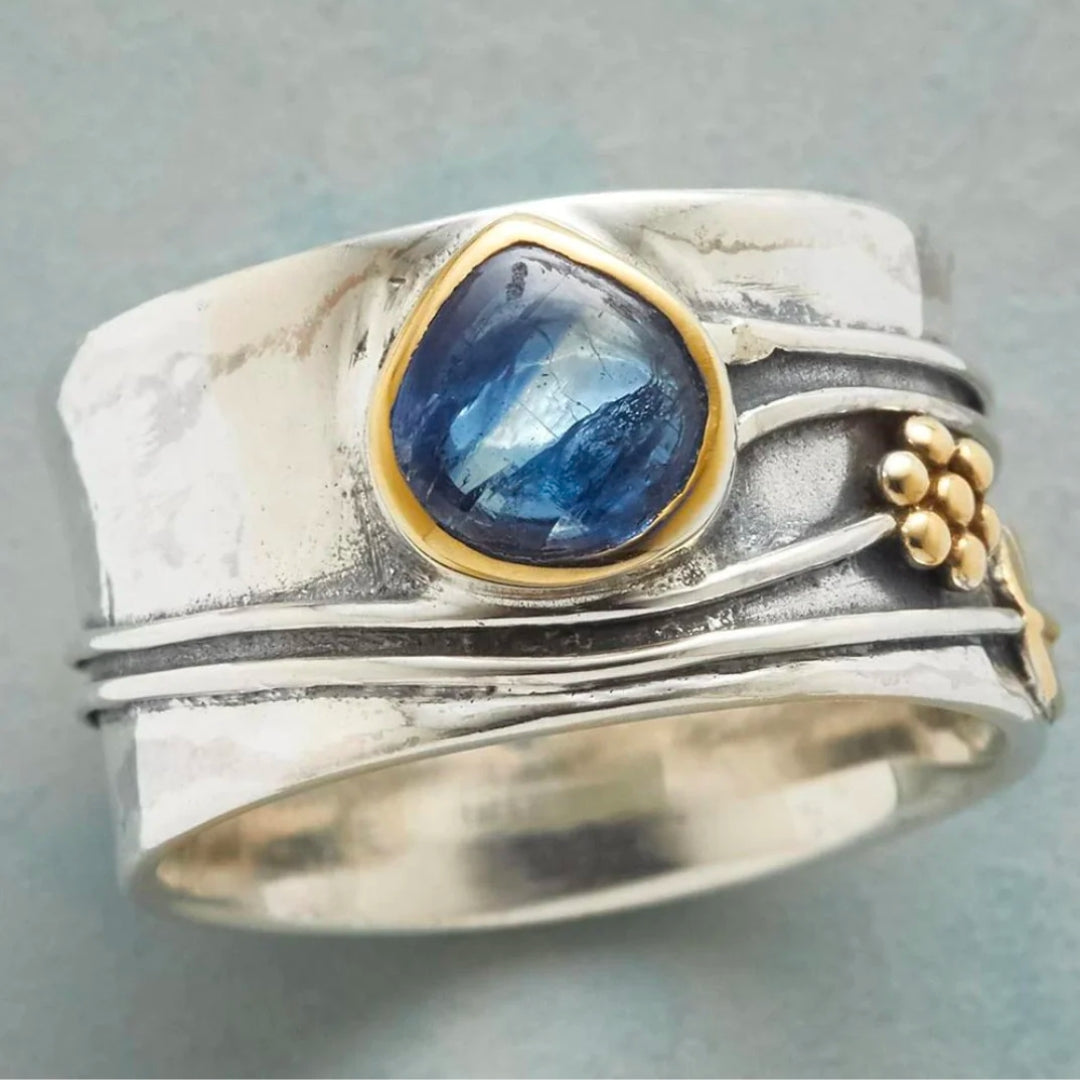 Inés - Élégante bague vintage en argent plaqué or ornée d’un saphir bleu