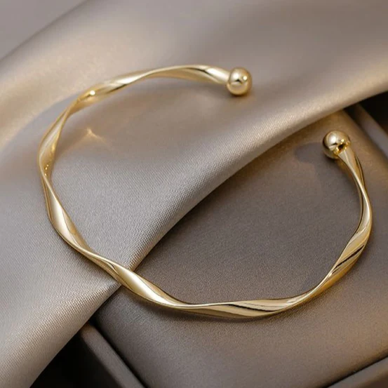 Marisol - Bracelet doré élégant et sophistiqué