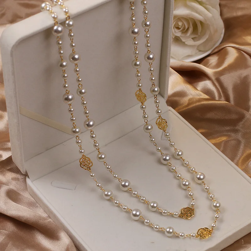 Mercedes - Élégant collier doré avec perles