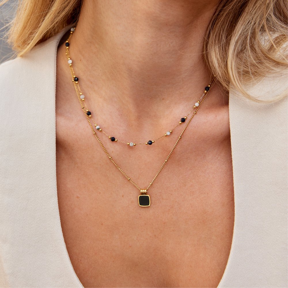 Collier superposé avec pierres