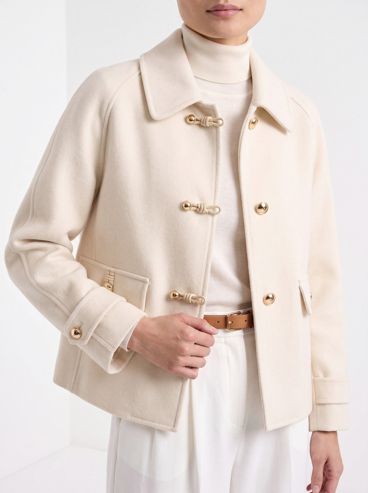 Bérangère | Veste courte à boutons dorés