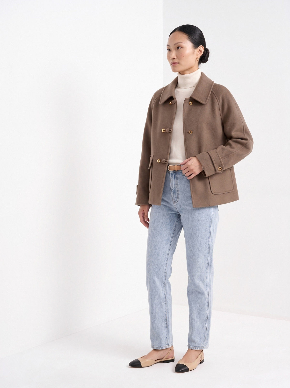 Bérangère | Veste courte à boutons dorés