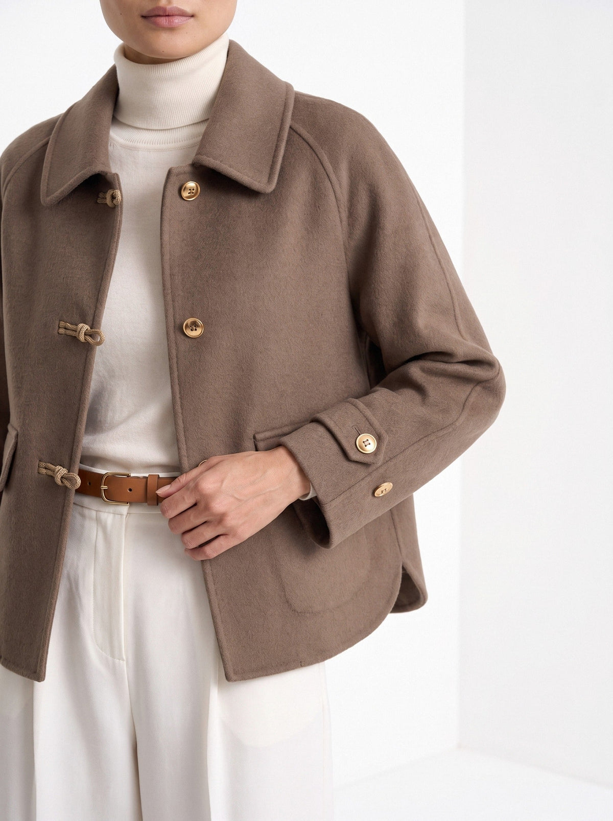 Bérangère | Veste courte à boutons dorés