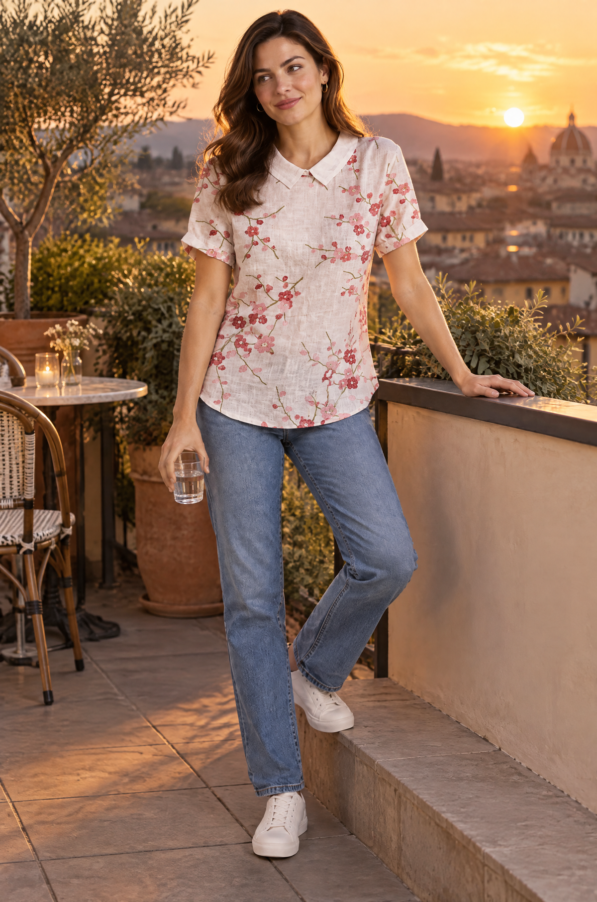 Floriane | T-shirt fleuri à petit col