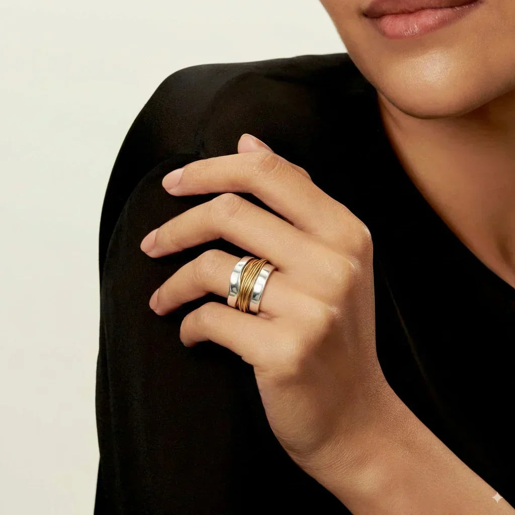 Carmen - Bague en argent avec un élégant fil doré