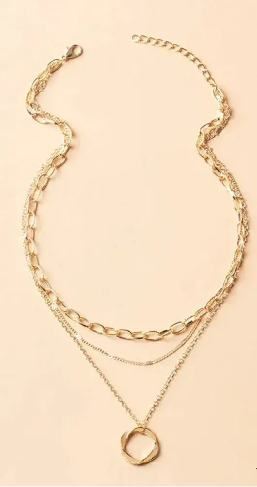 Trinidad - Élégant collier doré à plusieurs rangs avec pendentif classique